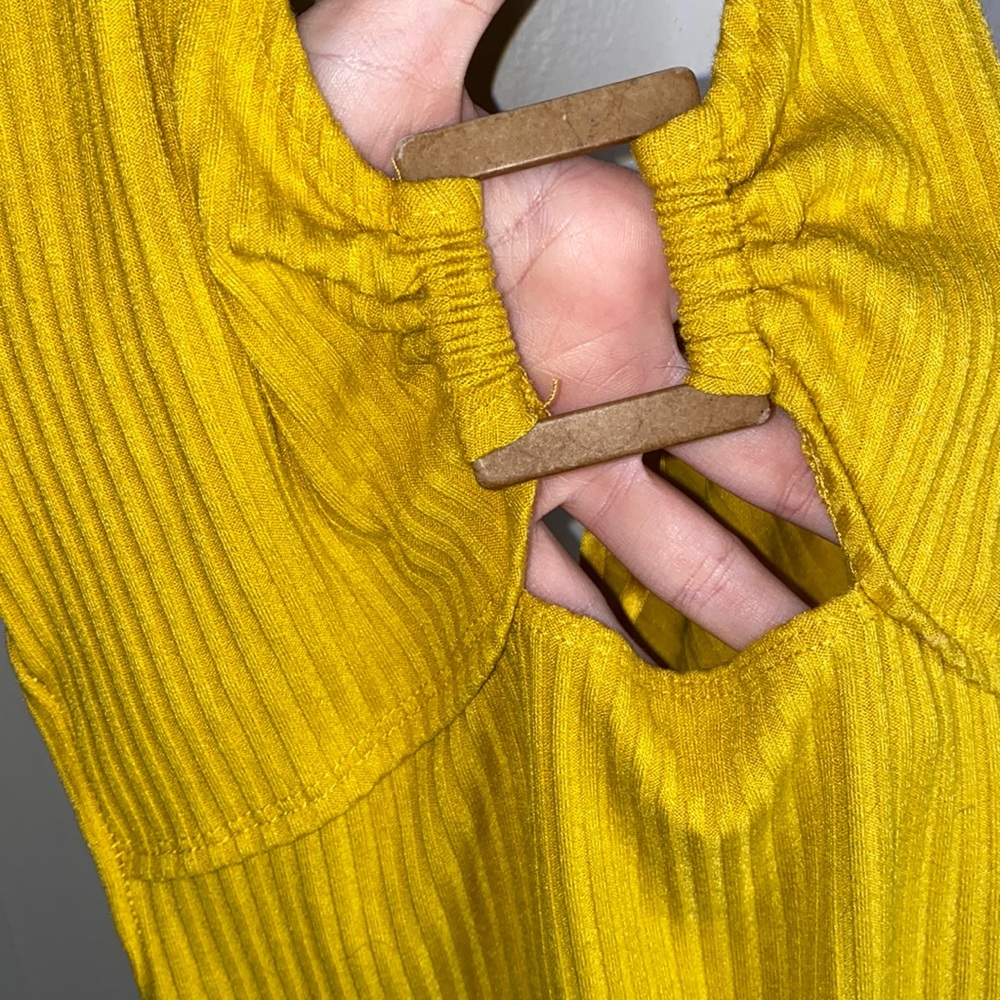 🌵Ribbed Yellow bodysuit! - Picture 4 of 8